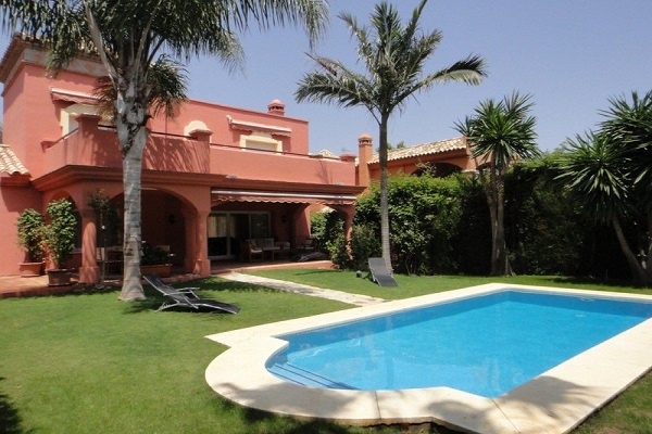 Townhouses For Sale in La Alzambra, Puerto Banus, Marbella. | LuxuryForSale.Properties Luxury Real Estate
