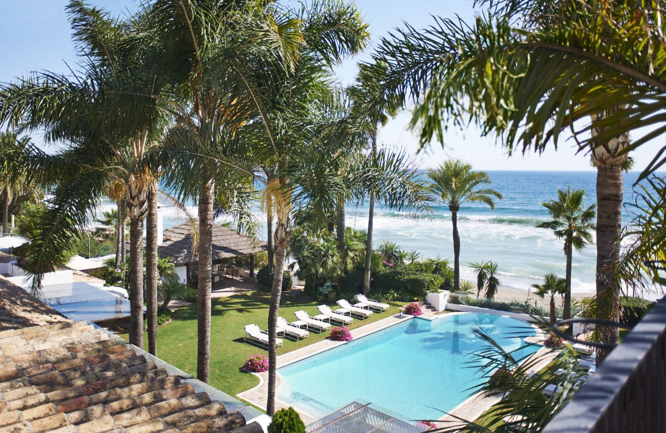 luxury beachfront villa marbella golden mile